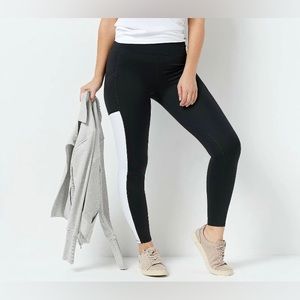 Peace Love World-Mind Body Love black & white yoga pants leggings Medium